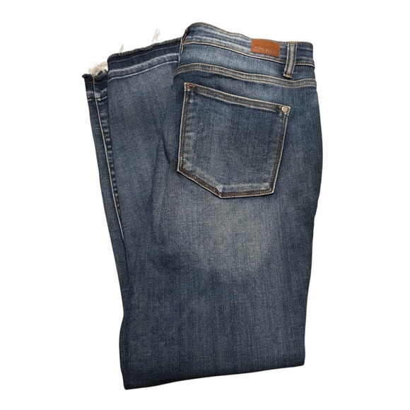 JUDY BLUE Step Hem Skinny Fit Blue Jeans Size 11/30 — Perfect for Summer!!! - Picture 2 of 9